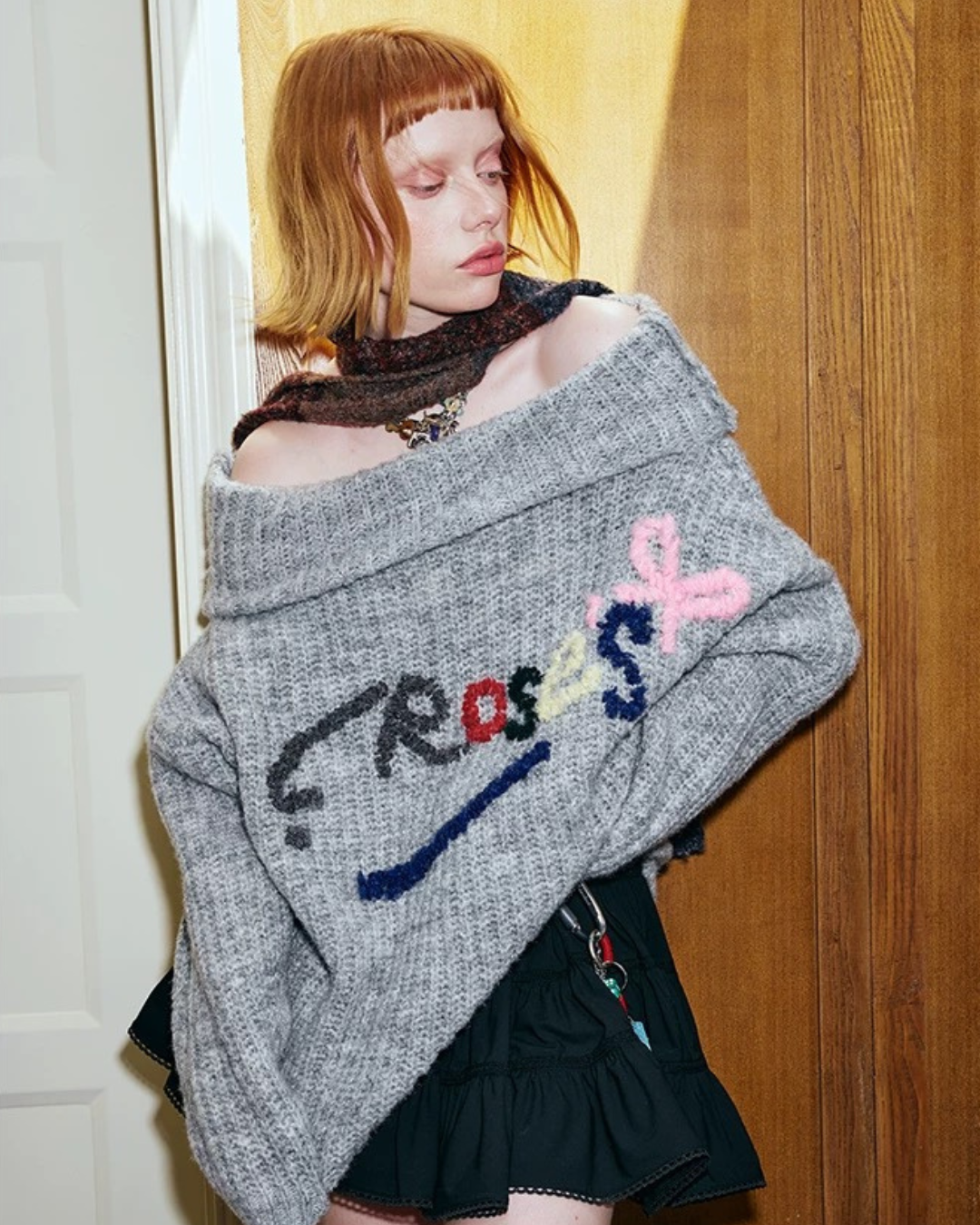 00 logo sweater