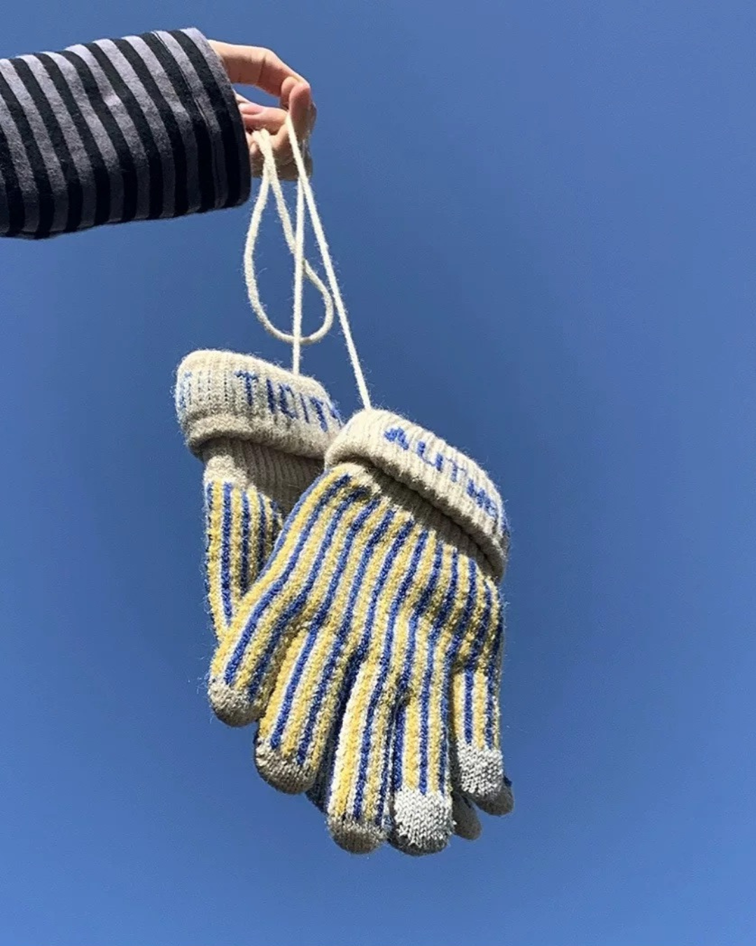 00 stripe gloves